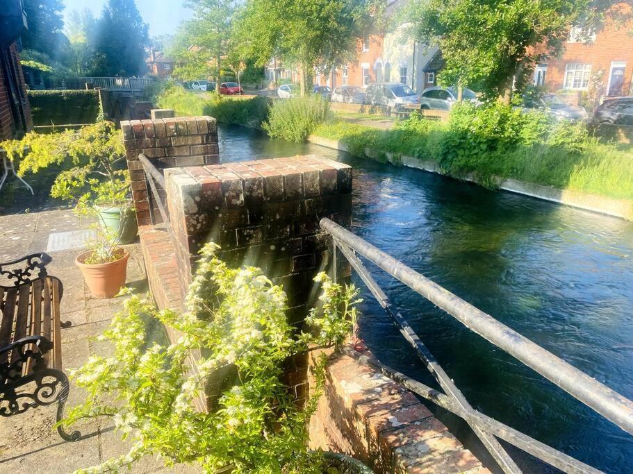 City Centre Riverside Apartment Winchester Dış mekan fotoğraf