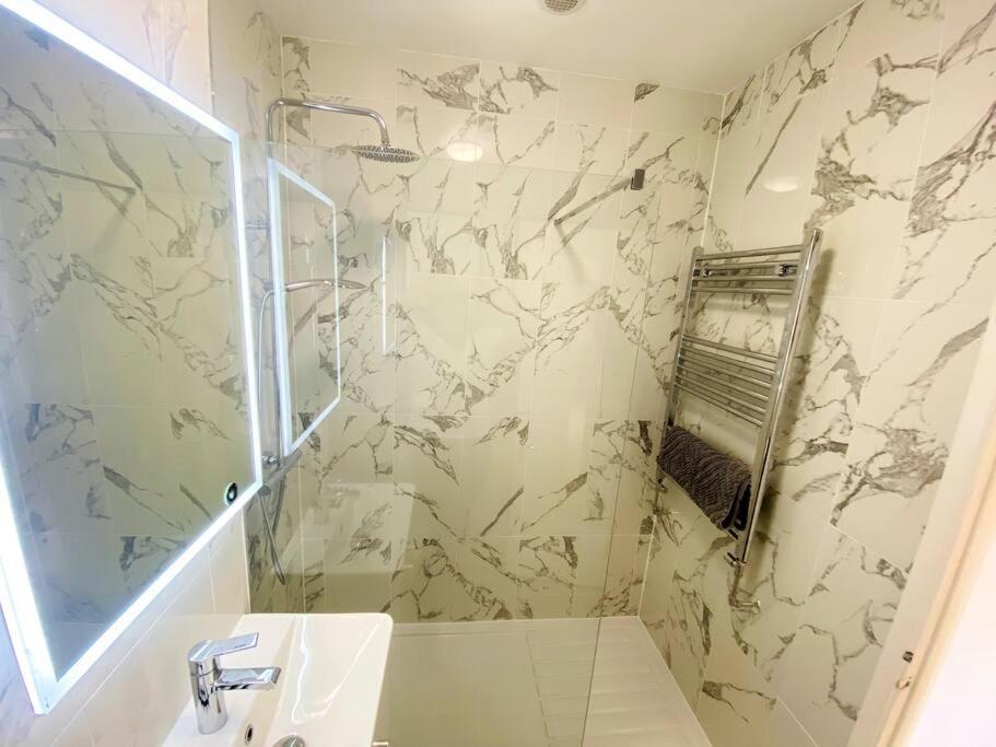 City Centre Riverside Apartment Winchester Dış mekan fotoğraf