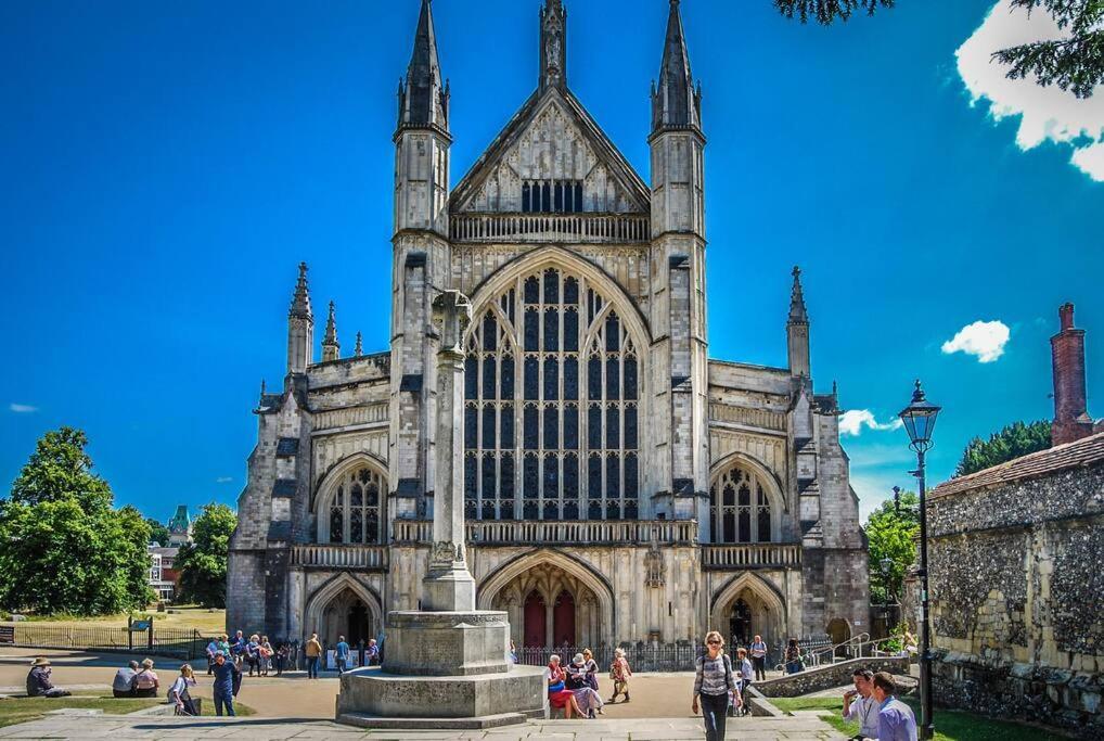 City Centre Riverside Apartment Winchester Dış mekan fotoğraf